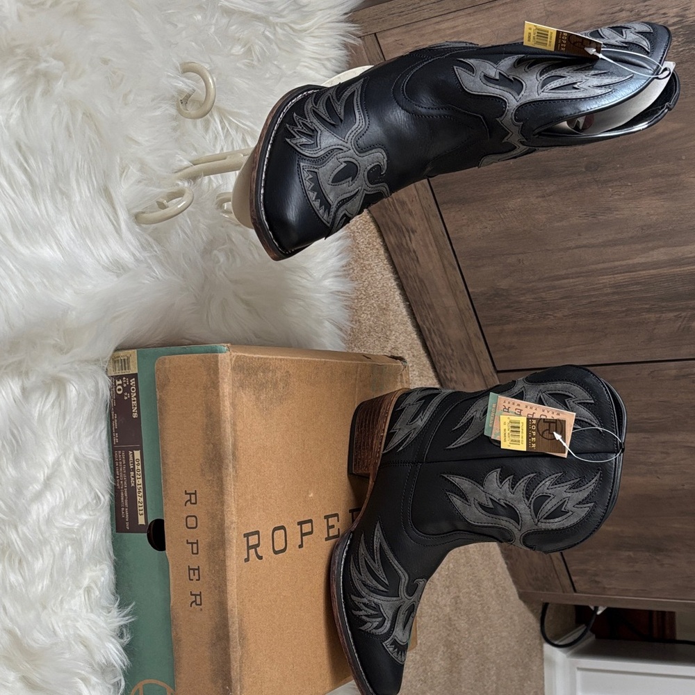 Roper Black Ankle Western Booties with Gray Embroidery - Picture 2 of 6